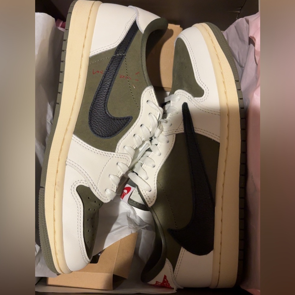Travis Scott Jordan 1 olive